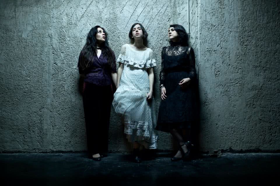 2012 – ΟΙ ΤΡΕΙΣ ΑΔΕΡΦΕΣ