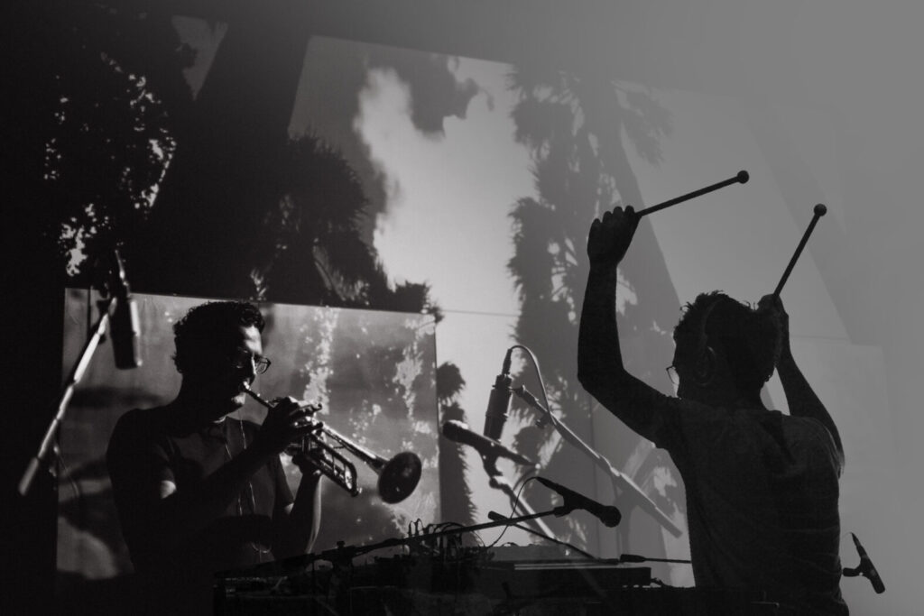 Modified Dog & Manos Milonakis (Υour Hand In Mine) LIVE