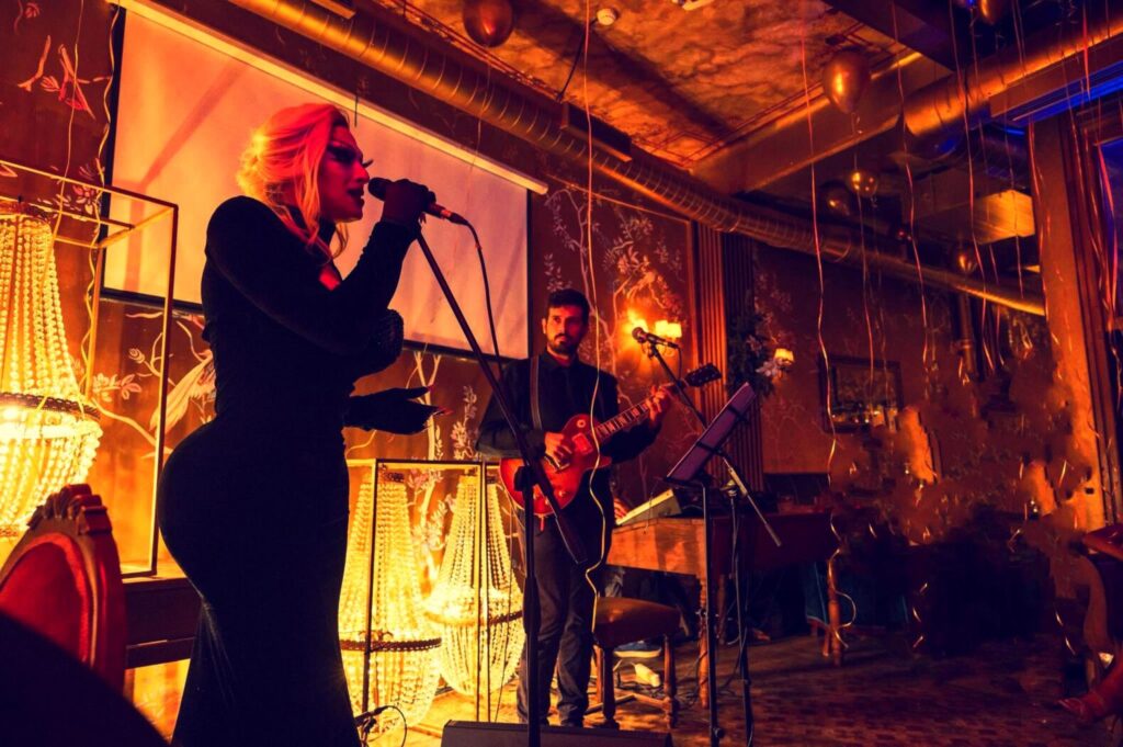 Β Α Ρ Υ Π Ε Ν Θ Ο Υ Σ Α UNPLUGGED